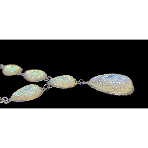 Beautiful Aurora Boreales Necklace with Earrings - Picture 9 of 10